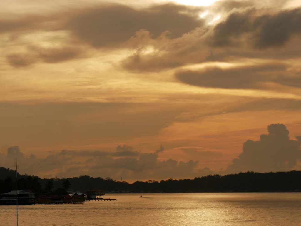 Sonnenuntergang über dem Meer_BocasdelToro_Panama_Reise